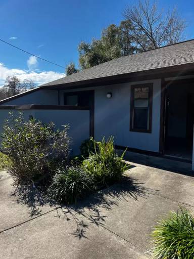 Main picture of 610 SE 28th Pl
