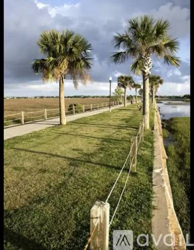 Main picture of 736 Harbor Ln