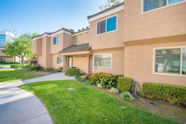 Main picture of 16921 Lakefront Cir