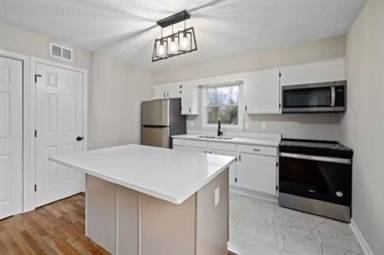 Main picture of 800 Arlington St