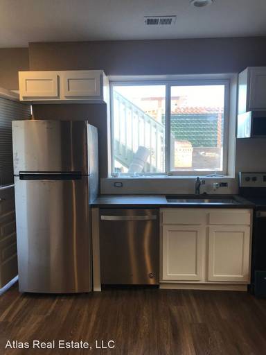 Main picture of 15991 Village Cir