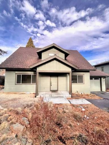 Main picture of 2569 NE 8th St