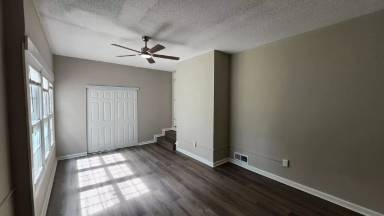 Main picture of 1007 Strawberry Ln