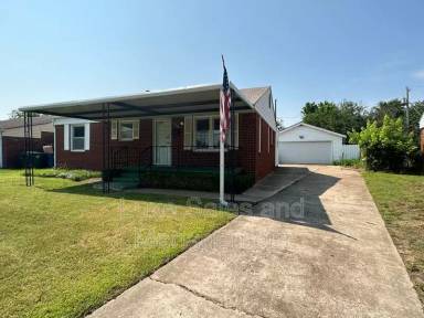 Main picture of 206 E Myrtle Dr