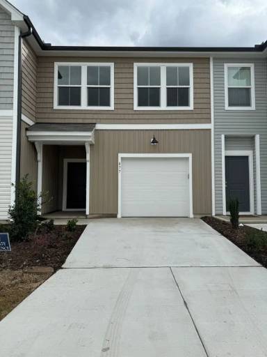 Main picture of 877 Falls Grove Trl