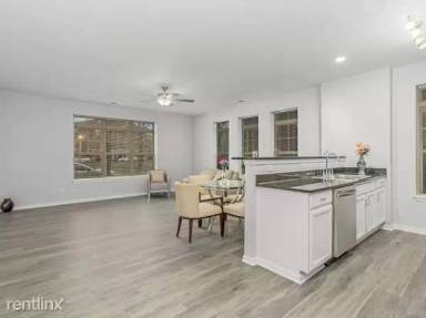 Main picture of 3843 S Langley Ave