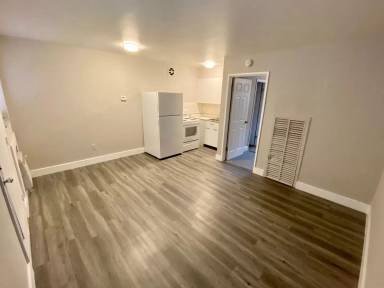 Main picture of 2365 S 39th St