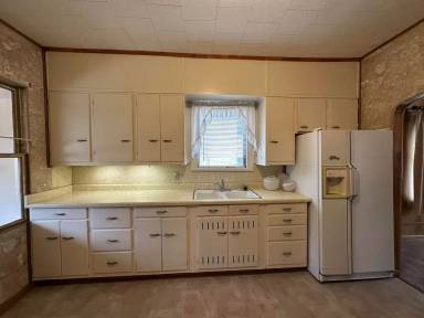 Main picture of 18 Maple St