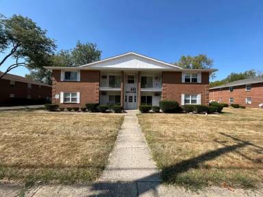 Main picture of 441 N Broadway St