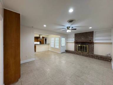 Main picture of 102 E Park Ave