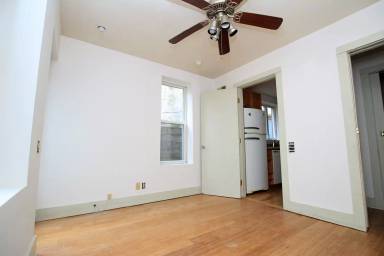 Main picture of 2941 W Girard Ave