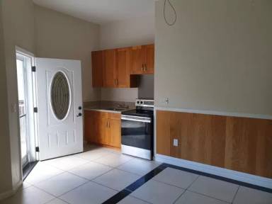 Main picture of 1261 Center St