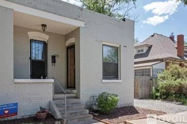 Main picture of 914 E Iowa Ave
