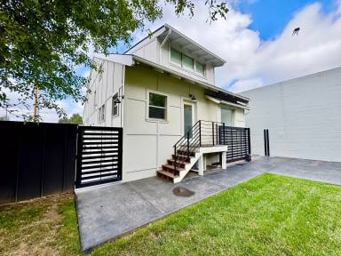 Main picture of 3556 NE Sandy Blvd
