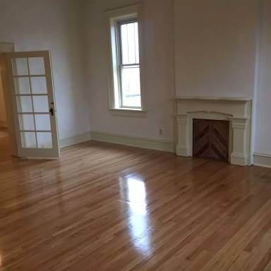 Main picture of 125 E Saint Louis St