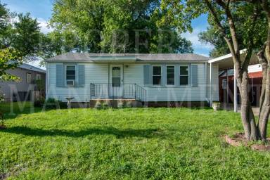 Main picture of 118 W Jackson St