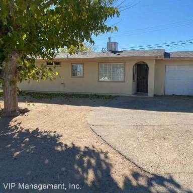 Main picture of 16055 Live Oak St