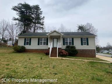 Main picture of 208 Belle Ct