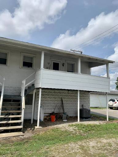 Main picture of 235 1/2 2nd Ave