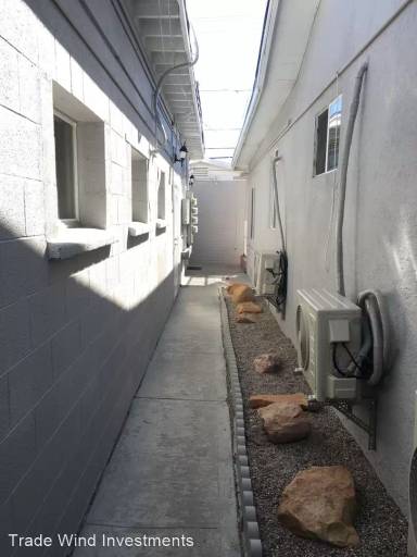 Main picture of 915 N 1st St