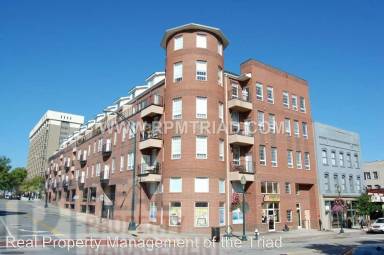 Main picture of 360 S Elm St