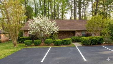 Main picture of 108 Oak Park Ct
