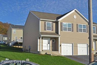 Main picture of 2815 Mannerchor Rd