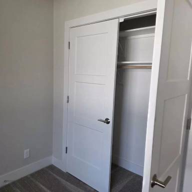 Main picture of 5807 S 94th St