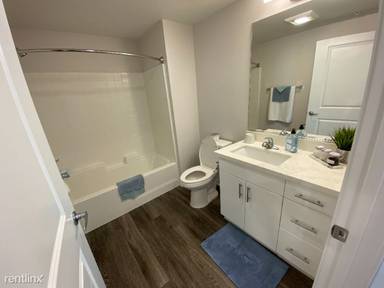 Main picture of 6333 Woodman Ave