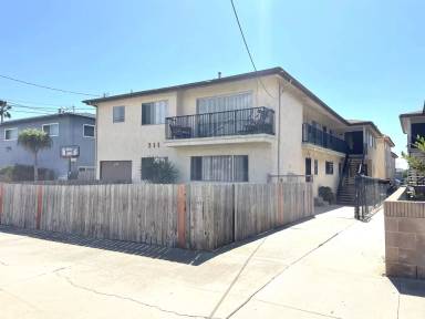 Main picture of 711 W 39th St