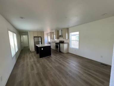 Main picture of 2000 E Frontier Ave