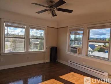 Main picture of 405 S 2nd St
