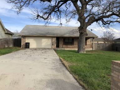 Main picture of 230 Green Oaks Loop