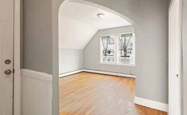 Main picture of 22 Maple St