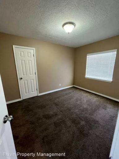 Main picture of 1801 Lake St