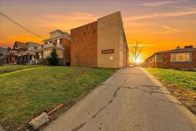 Main picture of 4105 W 8th St