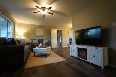 Main picture of 1200 Oakhurst Dr