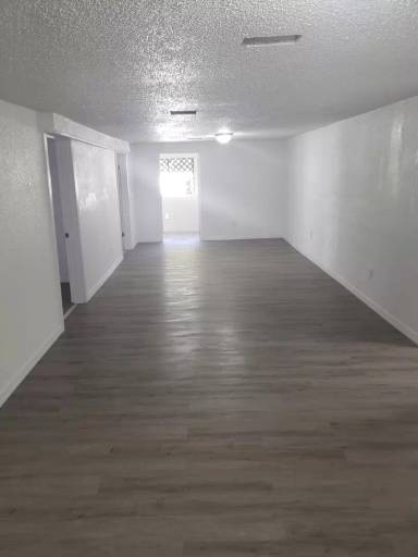 Main picture of 414 W 7th St