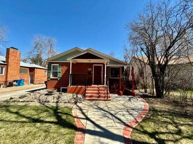 Main picture of 302 Scott Ave