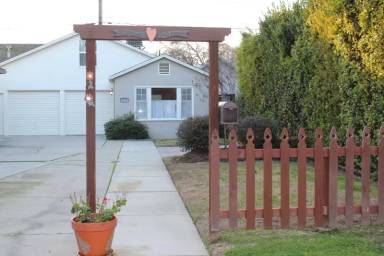 Main picture of 103 W Morris Ave