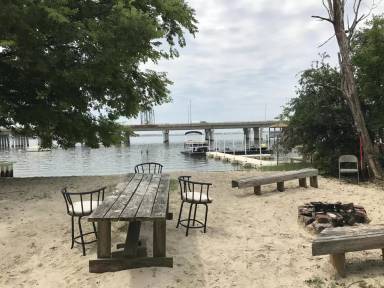 Main picture of 1125 Little Bay Ave