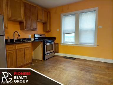 Main picture of 5027 N Harding Ave