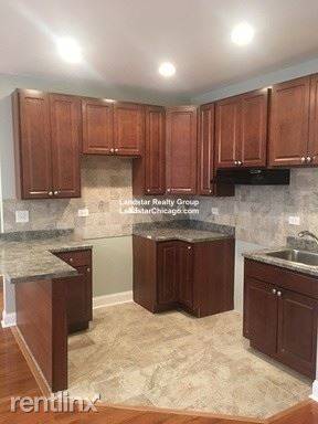 Main picture of 1023 W Argyle St
