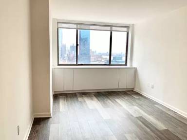 Main picture of 521 W 43rd St