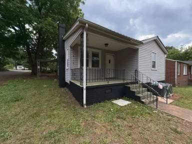 Main picture of 420 Sims St