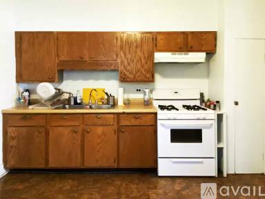 Main picture of 945 W Belle Plaine Ave