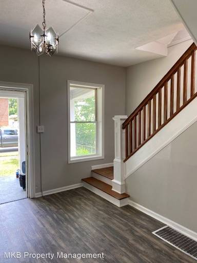 Main picture of 1131 Penmar Ave SE