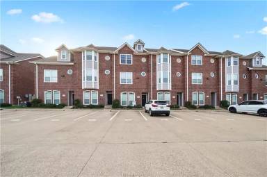 Main picture of Lakeridge Townhomes