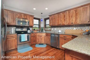Main picture of 405 Highland Pointe Dr