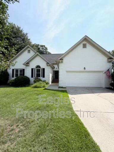 Main picture of 210 Creekside Dr
